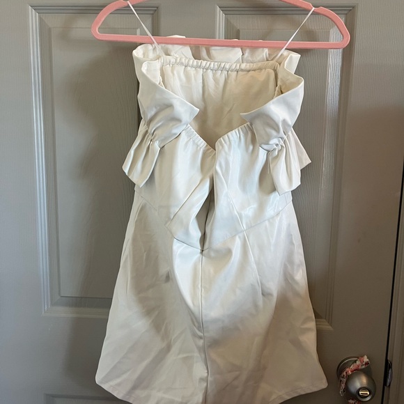 Cream Ruffle Strapless Romper - Picture 2 of 3
